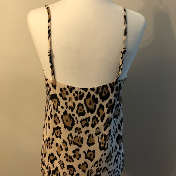 Socialite Leopard Print Scalloped V neck Tank - Picture 4 of 6